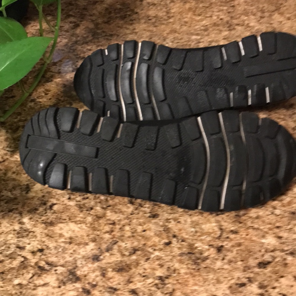 Black prada sneakers size9/ IT39 in good condition. - Picture 6 of 7